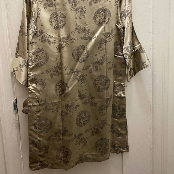 Authentic Mandarin Collar Tunic with Frog Buttons - Picture 3 of 3